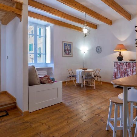 La Finestra Sul Teatro Apartment อาลเกโร ภายนอก รูปภาพ