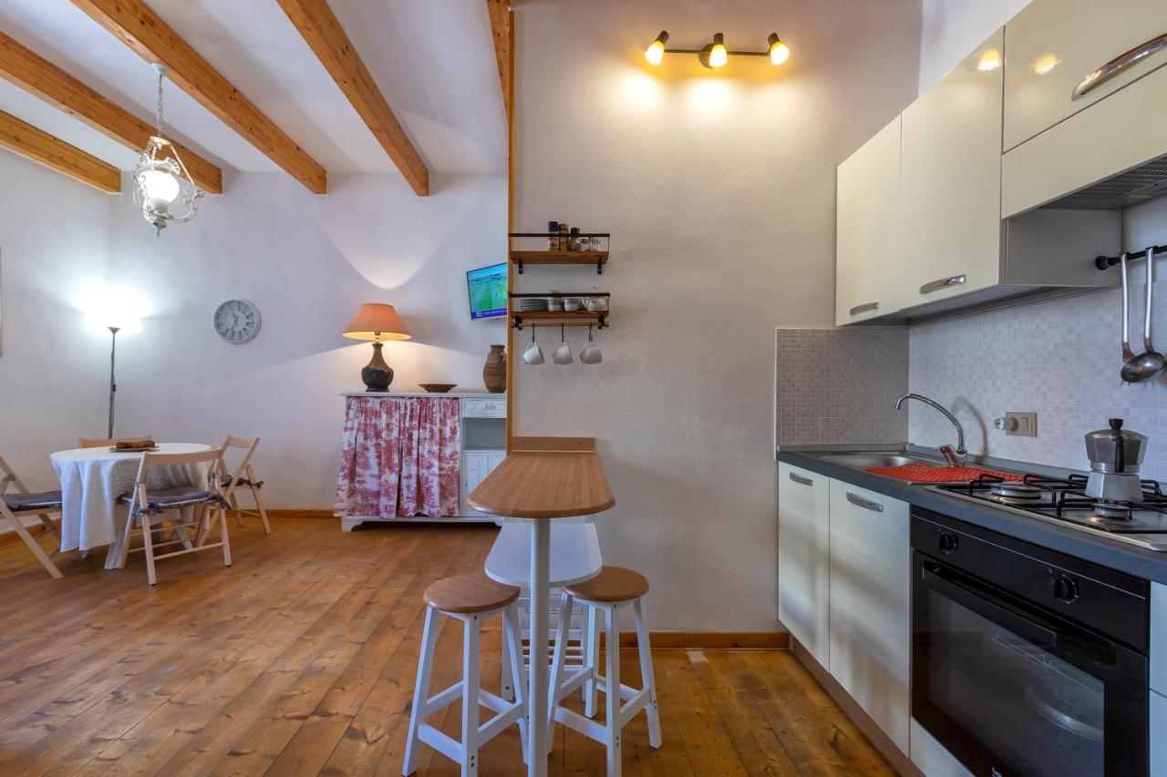 La Finestra Sul Teatro Apartment อาลเกโร ภายนอก รูปภาพ