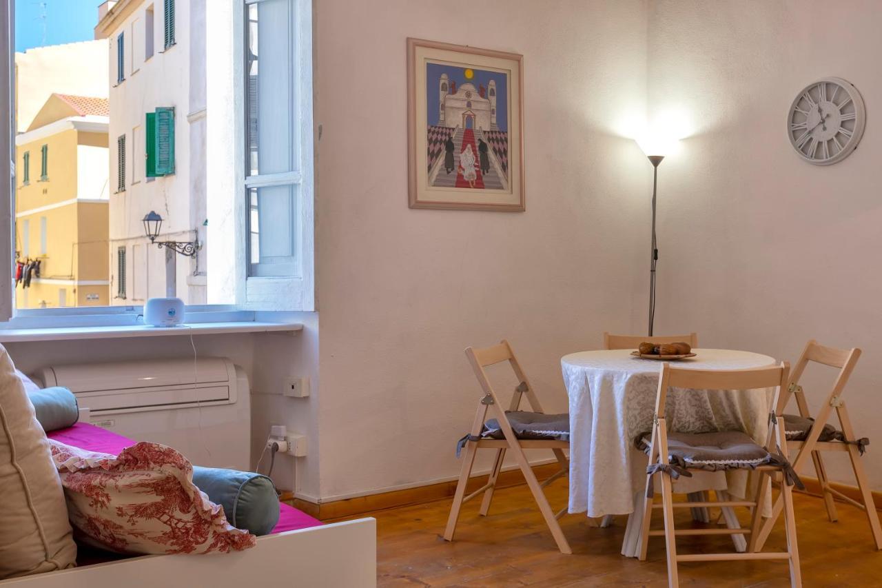 La Finestra Sul Teatro Apartment อาลเกโร ภายนอก รูปภาพ