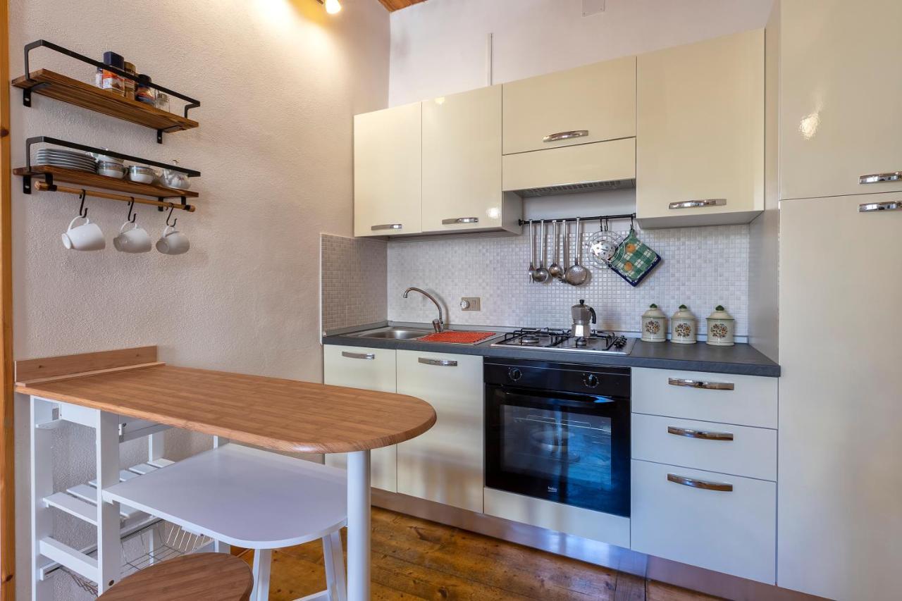 La Finestra Sul Teatro Apartment อาลเกโร ภายนอก รูปภาพ