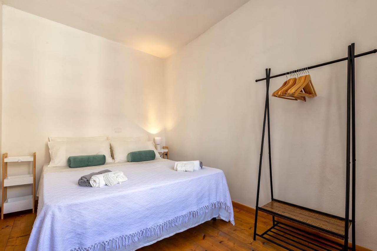 La Finestra Sul Teatro Apartment อาลเกโร ภายนอก รูปภาพ
