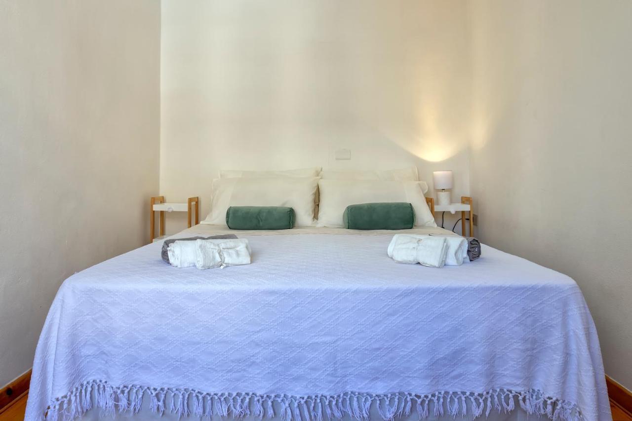 La Finestra Sul Teatro Apartment อาลเกโร ภายนอก รูปภาพ