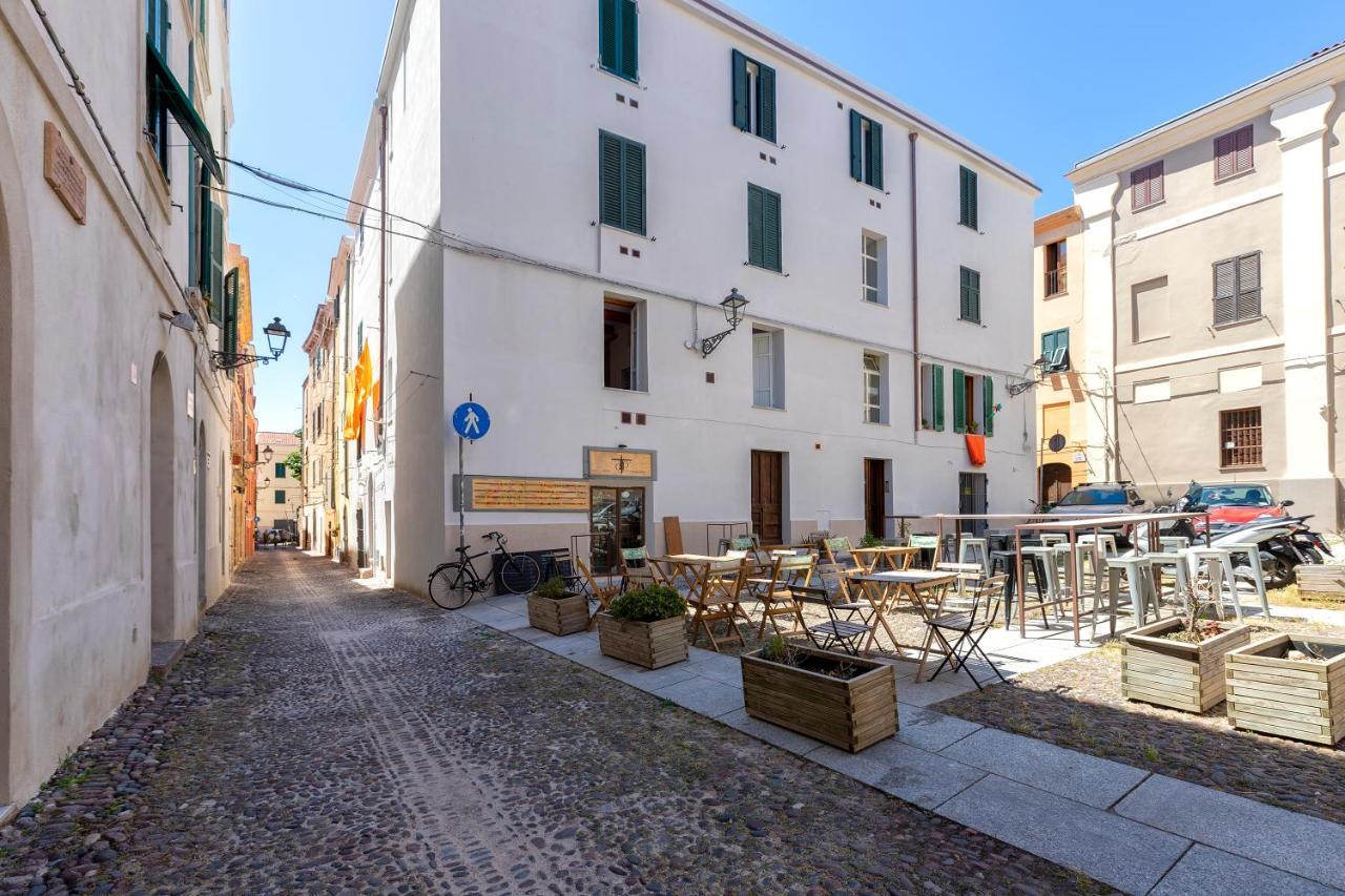 La Finestra Sul Teatro Apartment อาลเกโร ภายนอก รูปภาพ