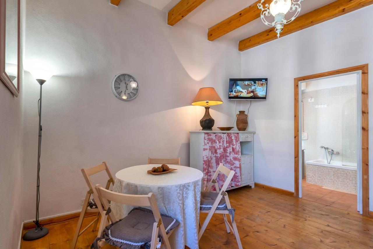 La Finestra Sul Teatro Apartment อาลเกโร ภายนอก รูปภาพ