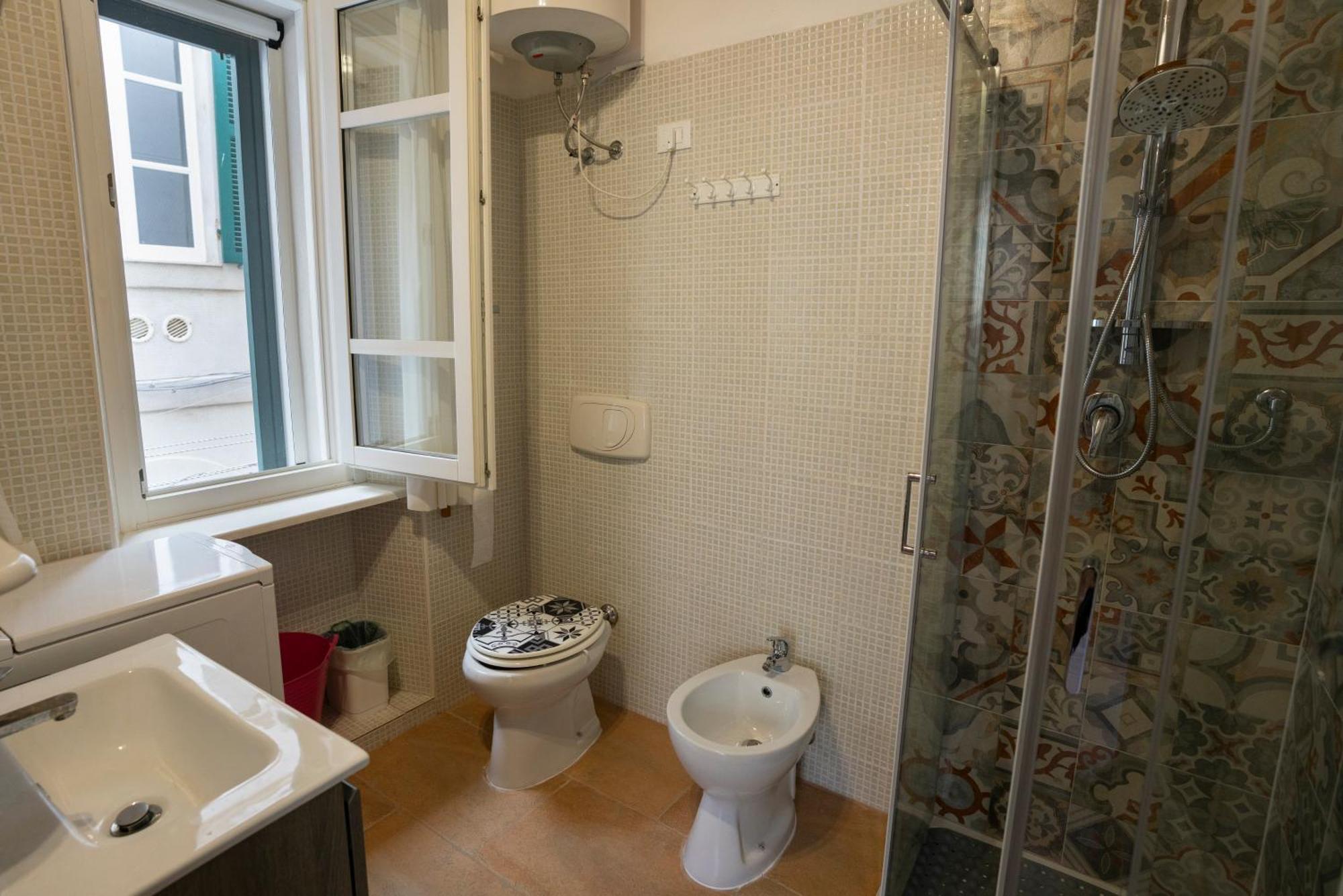 La Finestra Sul Teatro Apartment อาลเกโร ภายนอก รูปภาพ