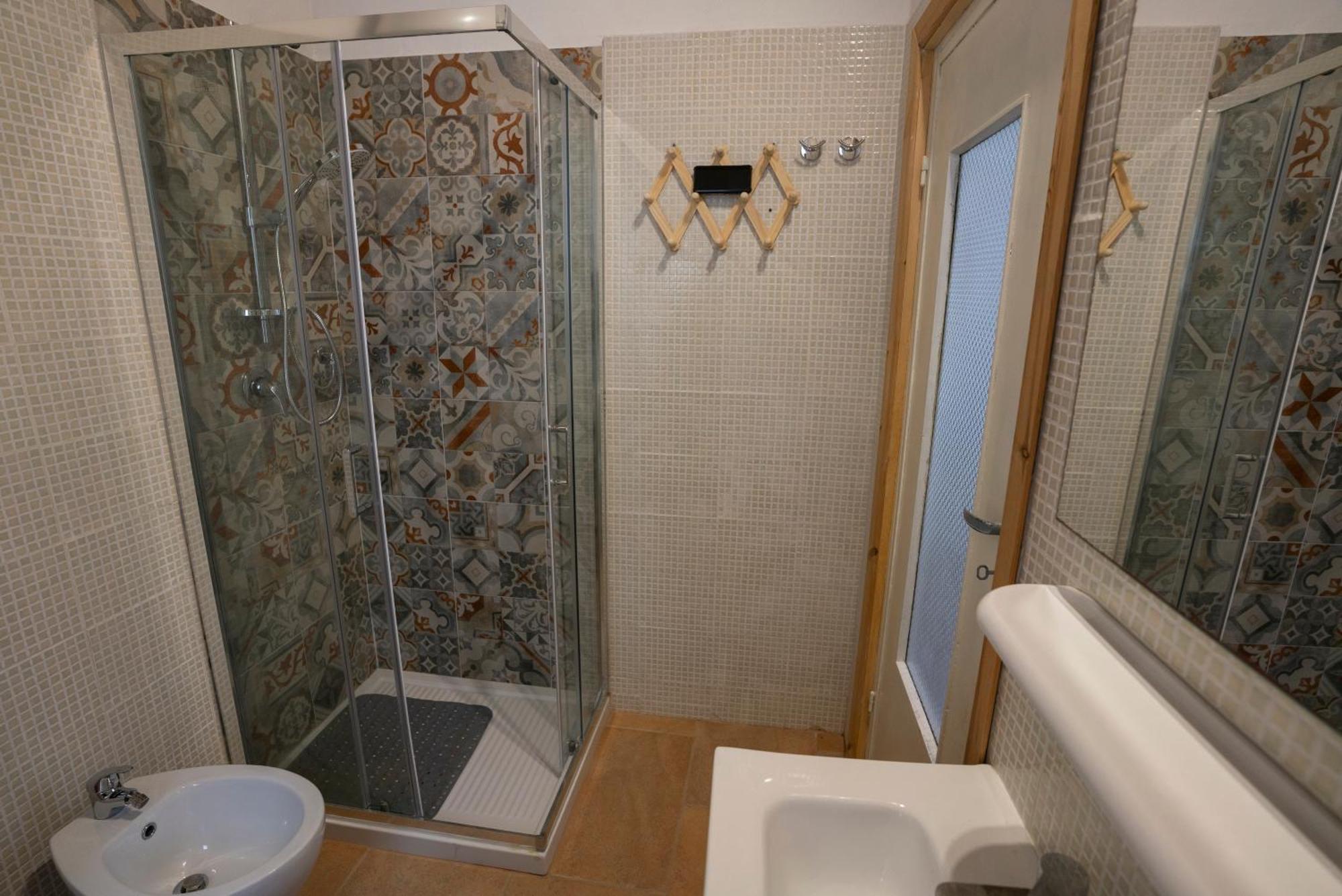 La Finestra Sul Teatro Apartment อาลเกโร ภายนอก รูปภาพ
